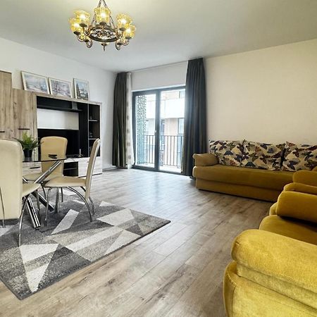 Coresi Mall Large 2 Camere, Sleeps 6 Brasov Bagian luar foto