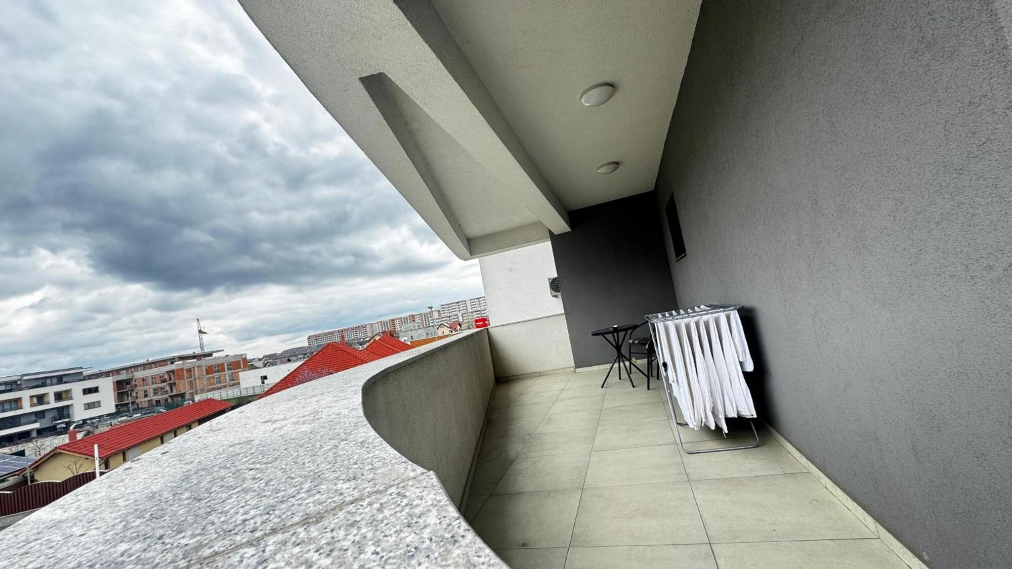 Coresi Mall Large 2 Camere, Sleeps 6 Brasov Bagian luar foto